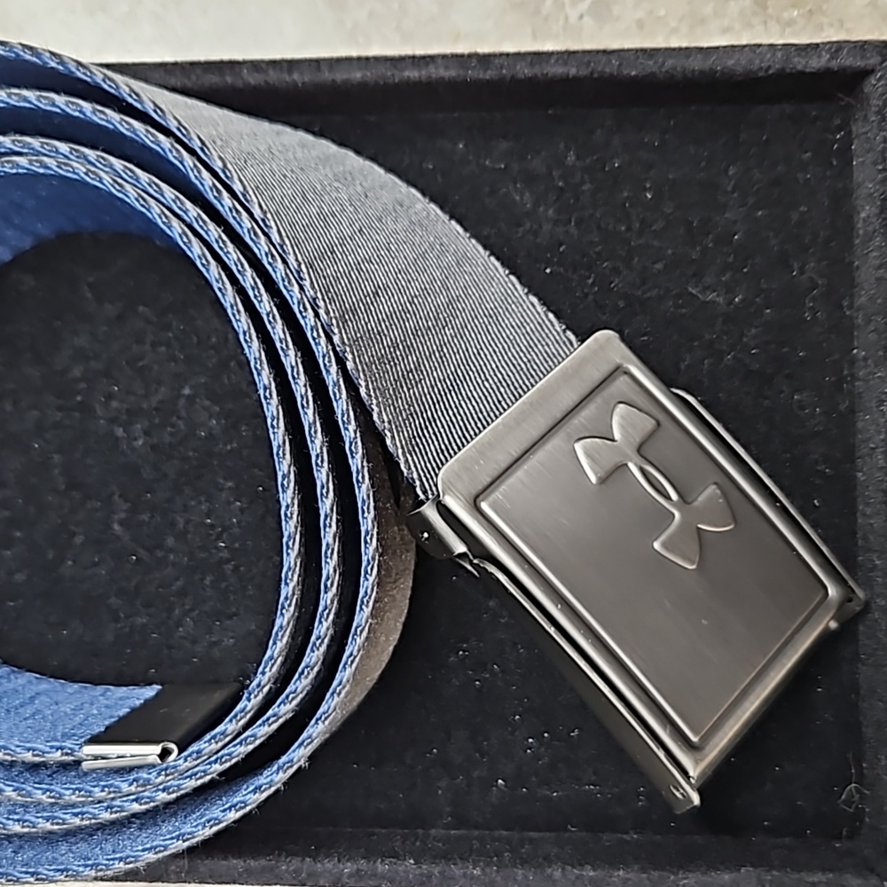 Men's under armour belt.